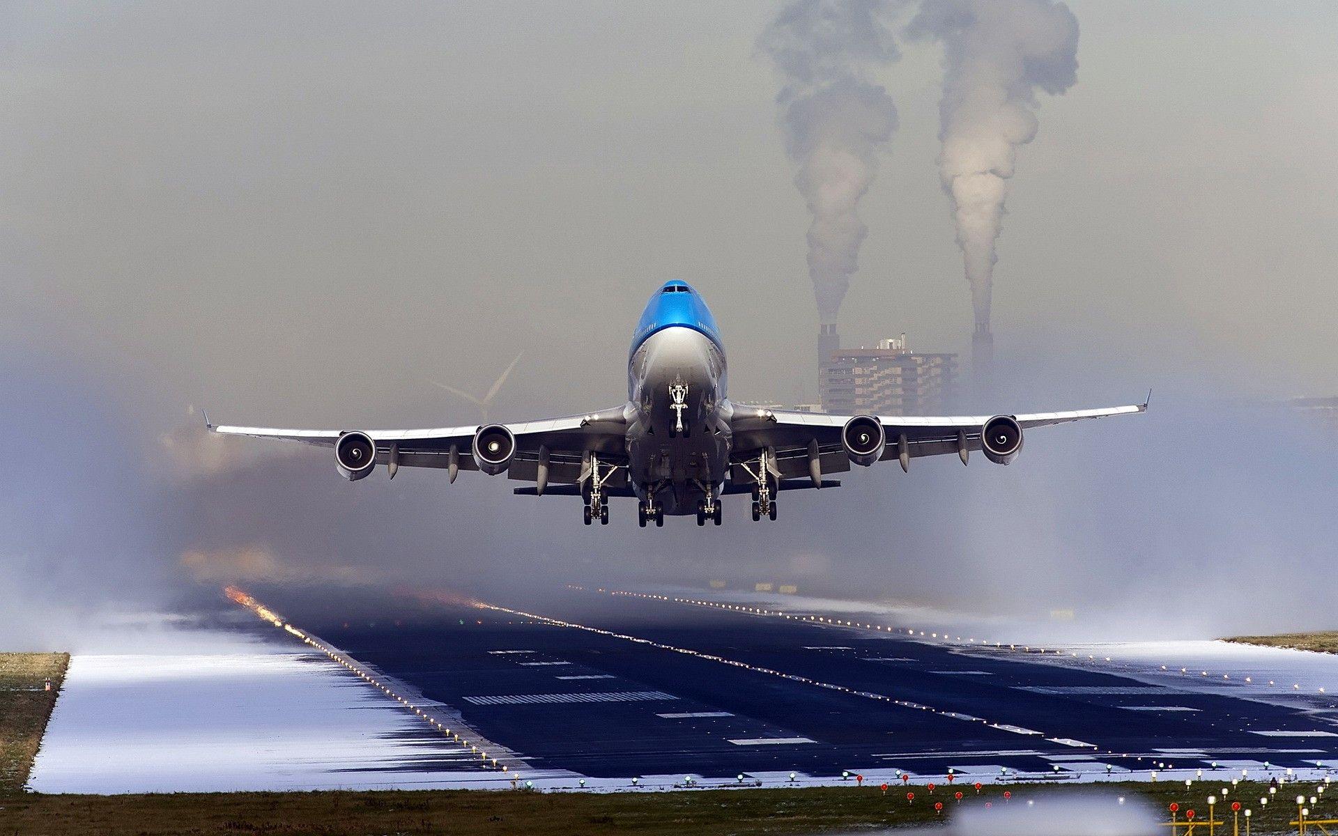 Aircraft Fuel Efficiency: Innovations for a Greener Sky